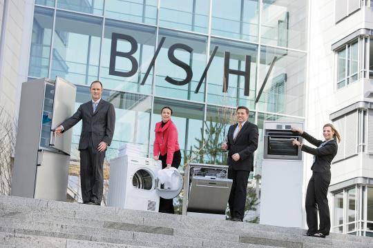 BoschКомпанія BSH (Bosch und Siemens Hausgeräte GmbH), одна з провідних світових компаній в сфері побутової техніки та найбільший її виробник в Європі, в 2018 році планує збільшити мережу фірмових магазинів в регіонах України відкриттям близько п'яти магазинів Bosch і Siemens, повідомив генеральний директор компанії « БСХ Побутова техніка »(Київ) Сергій Максимов