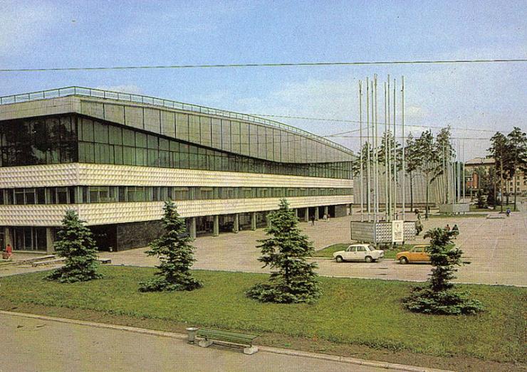 В результаті - до кінця 1969 року, після невеликих погоджень, «Союзспортпроєкт» зробив ще один проект під назвою «Донбас»