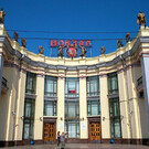 Вокзал Воронеж-Курський, розташований на Донбаської вулиці, є другим в місті за своїми розмірами і кількістю обслуговуваних рейсів