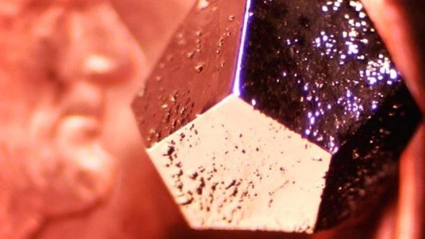 9 грудня 2016, 12:44 Переглядів:   У впав на Росію метеориті знайшли дивний кристал