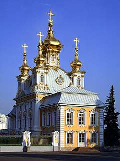 У літні місяці, коли Петергоф перетворювався на своєрідну «заміську столицю» Російської імперії, цей храм ставав осередком релігійного життя країни