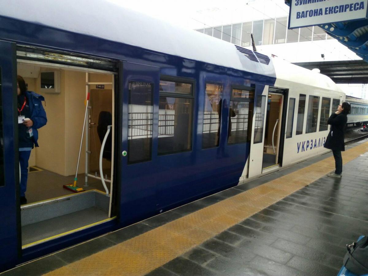 Перший раз поїзд Kyiv Boryspil Express зламався 1 грудня близько полудня через технічну несправність на 19-му км маршруту