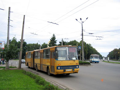 Ікарус-280 маршруту №14 слід в парк   (+)   Фото Антона Кочурова, 2005 р