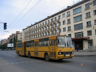 Ікарус-280 на маршруті №25   (+)   Фото Антона Кочурова, 2005 р