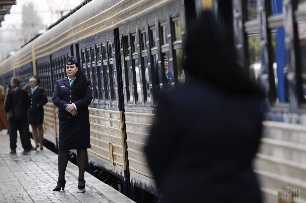 Продажа билетов на 23 дополнительных поезда, которые совершат более 180 рейсов в период зимних праздников, уже открыт
